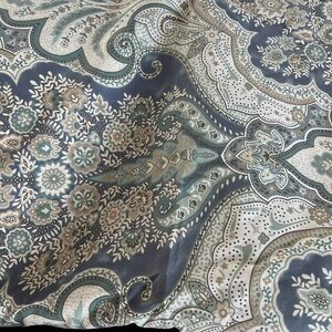 Pottery barn queen size duvet cover and two standard pillow cases